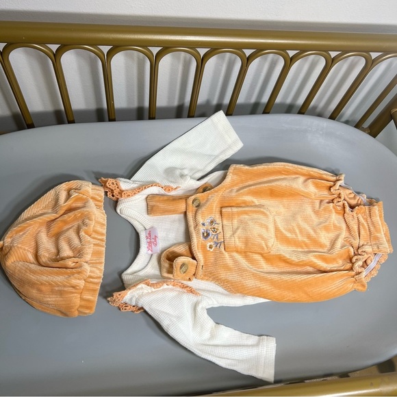 Orange and Cream Babygirl velour Outfit w/ Hat ruffle & lace detail. No flaws - Picture 2 of 11